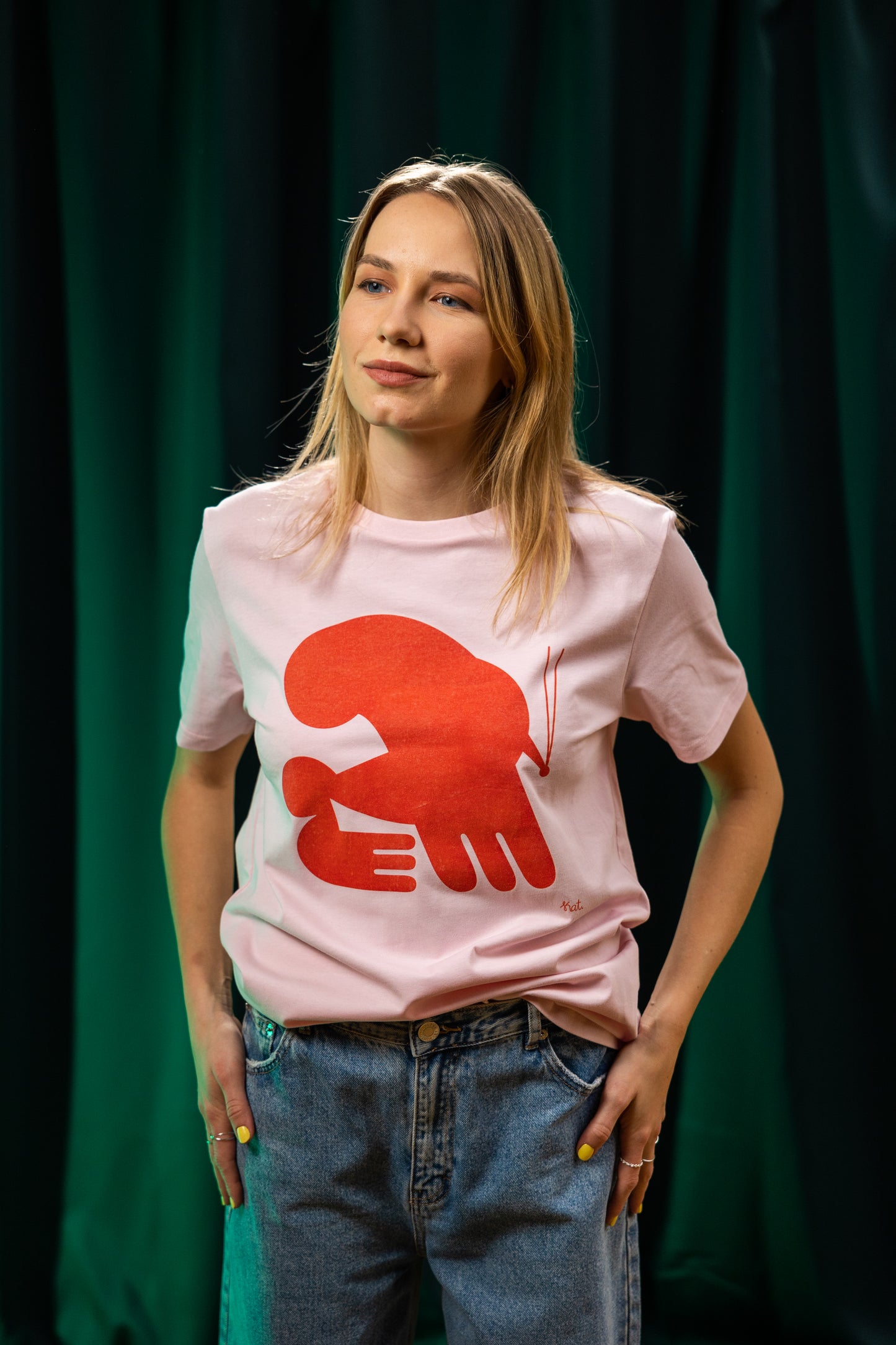 Marškinėliai su Kat Bielobrova iliustracija